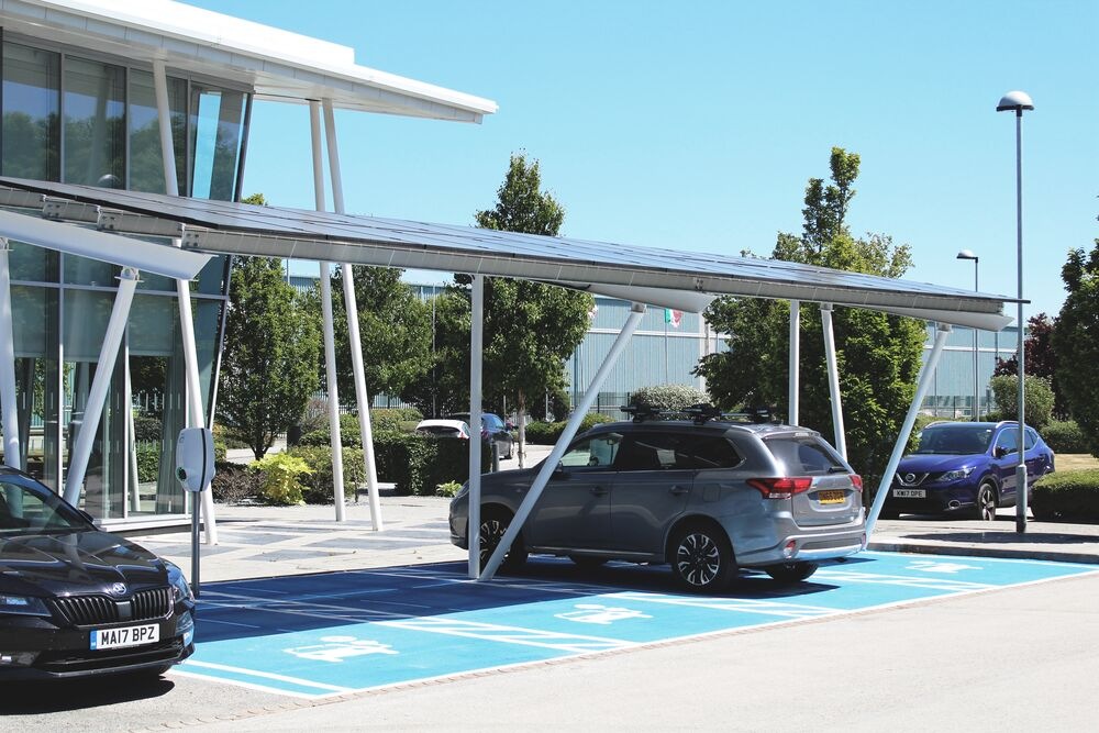 Nemokama saulės energija – ir elektromobiliams krauti?